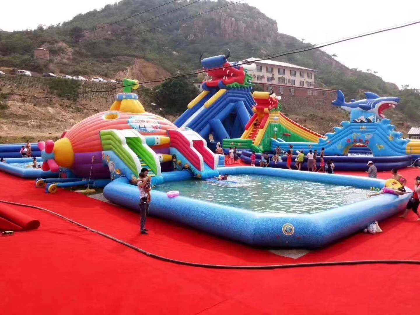 荔波深海潜艇充气水上乐园